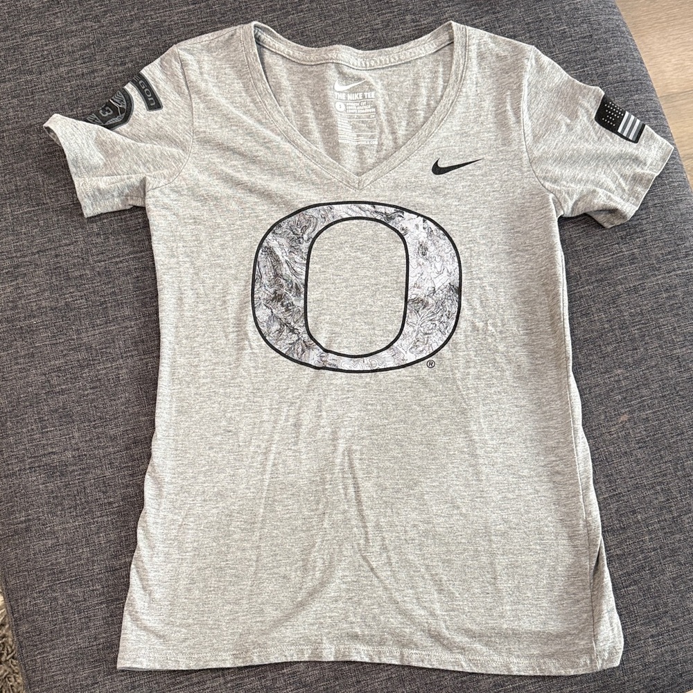 Nike limited edition Oregon ducks shirt S